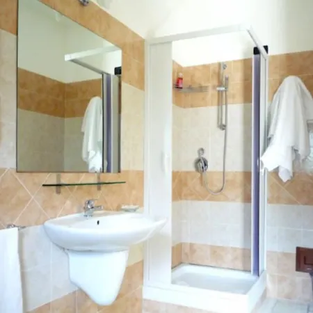 Lo Scoiattolo Hotell Castellafiume