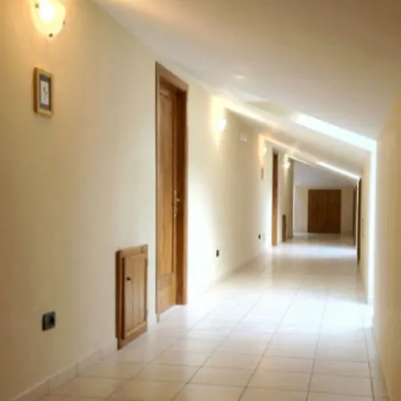 Lo Scoiattolo Hotell