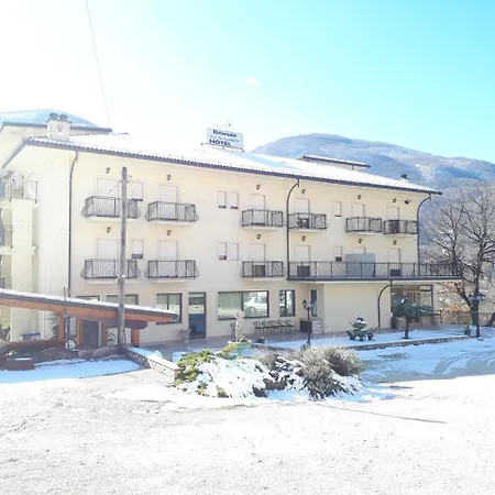 Lo Scoiattolo Hotel Castellafiume