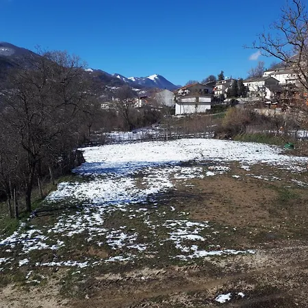 Lo Scoiattolo Hotell Castellafiume