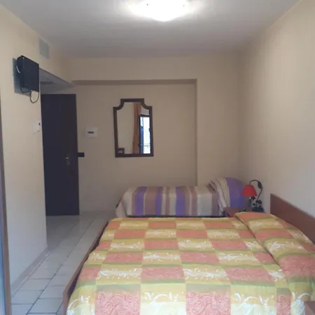 Lo Scoiattolo Hotell Castellafiume