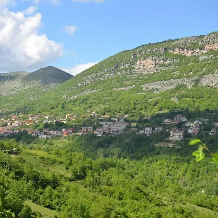 Lo Scoiattolo Hotell Castellafiume